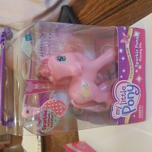 2004 my little pony friendship ball sparkle pony peachy pie g3
